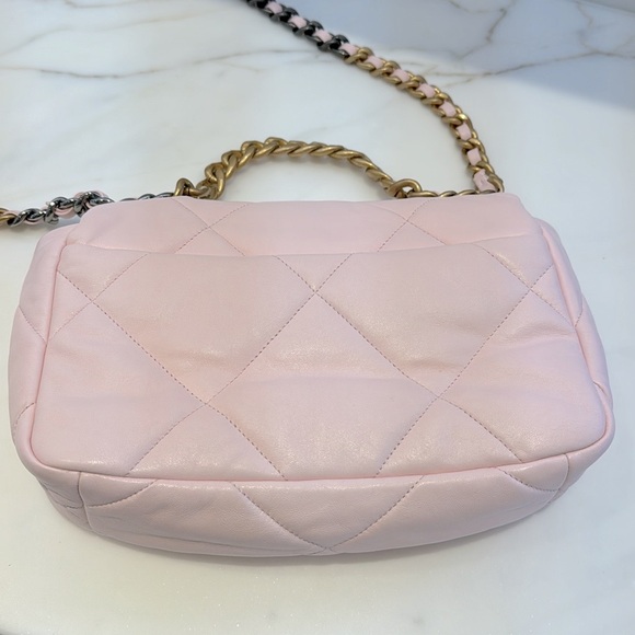 Authentic CHANEL 19 Lambskin Quilted Medium Flap Light Pink Pristine - Picture 7 of 14